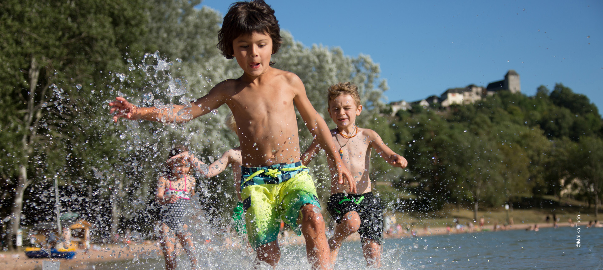 enfants jouant à Chasteaux brive